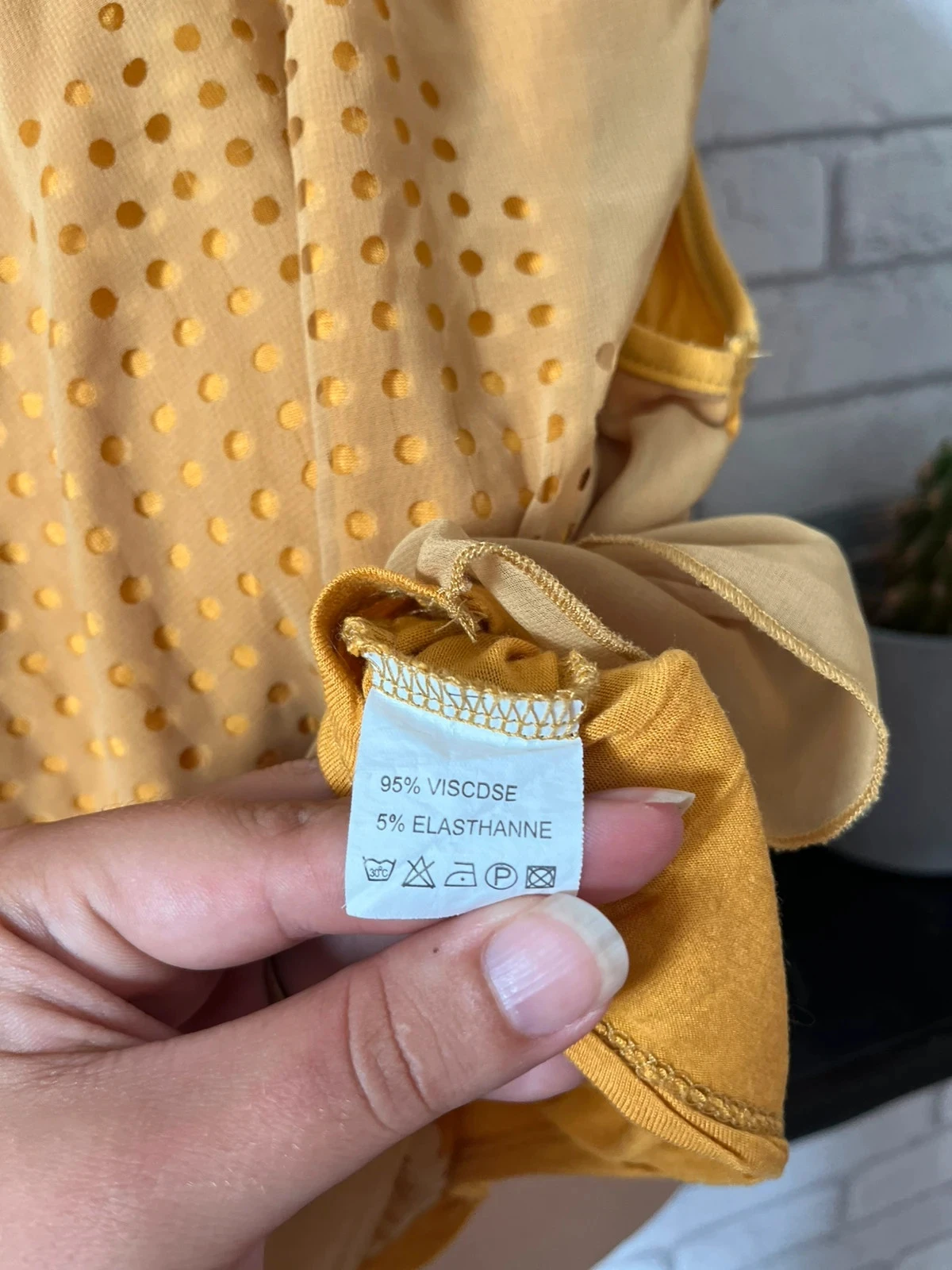 Blusa fluida com recortes – Tamanho 36/38 – Mostarda – Bom estado – photo 3